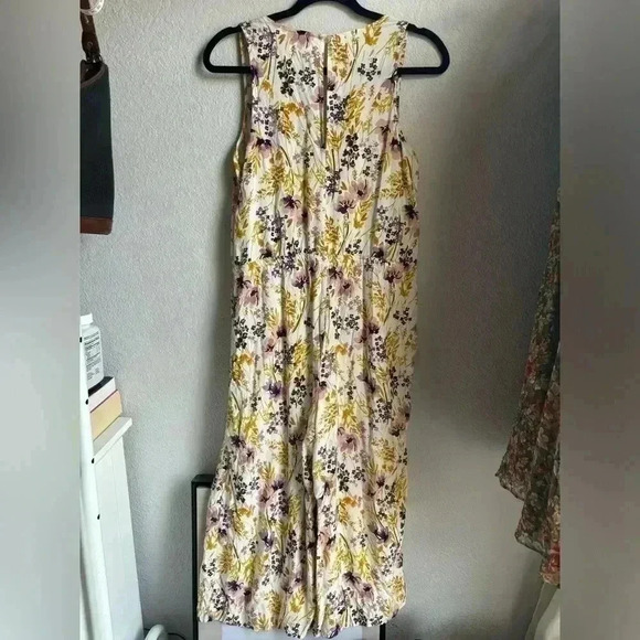 BUNDLE: Florals 🌺 Jumpsuit and Dress - Picture 7 of 11